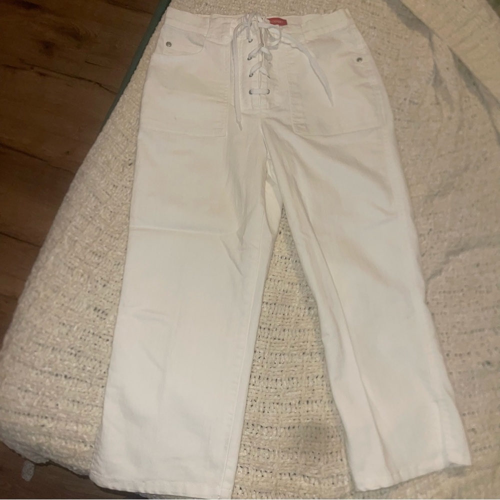 Vintage Gloria Vanderbilt white capris